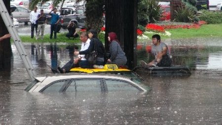 Boğulmaktan son anda kurtuldular