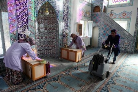 Bolu Belediyesi'nden camilerde temizlik seferberliği