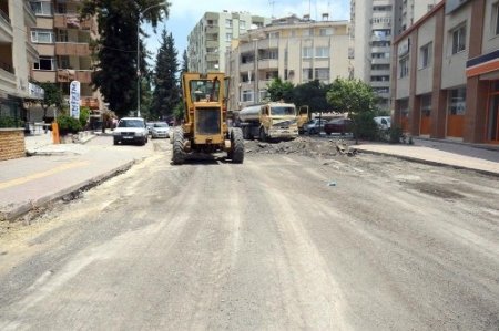 Büyükşehir ekipleri Ordu Caddesi’nde asfalt çalışması yapıyor