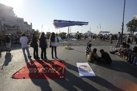 Çanakkale'de eylemciler feribot seferlerini iptal ettirdi