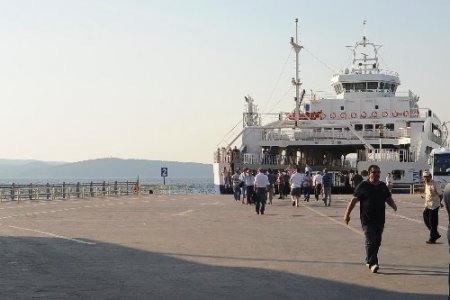 Çanakkale'de eylemciler feribot seferlerini iptal ettirdi