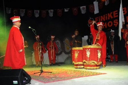 Coşkun Sabah Finike ve Korkuteli'nde hayranlarını coşturdu