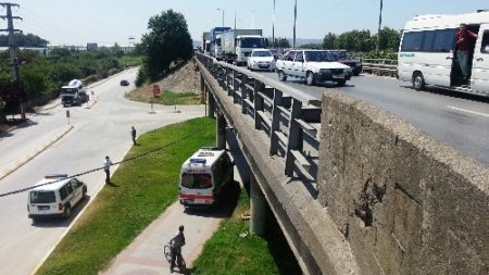 Darp edilip köprüden atıldı