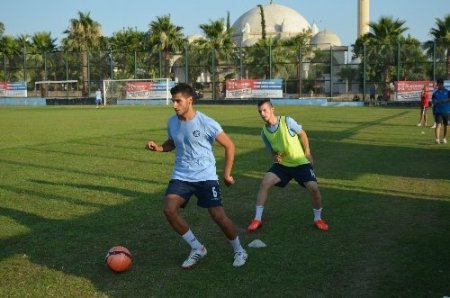 Demirspor Teknik Direktörü İldiz, genç oyunları izledi