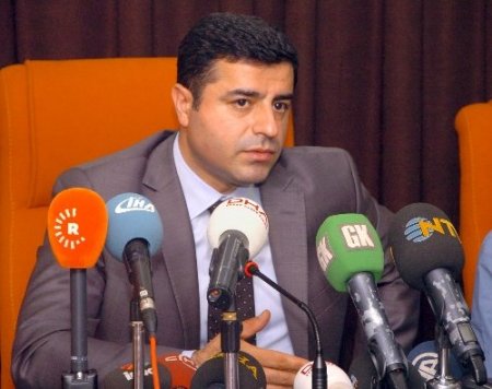 Demirtaş: Sürecin ikinci aşamasında demokratik siyasetin önü açılmalı