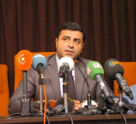 Demirtaş: Sürecin ikinci aşamasında demokratik siyasetin önü açılmalı