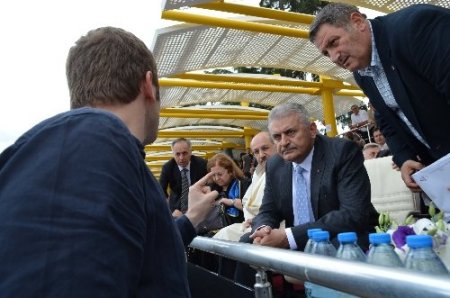 Denizcilik Fakültesi'nin mezuniyet töreni protesto ile başladı