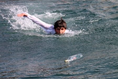 Denizcilik Meslek Lisesi öğrencileri, diplomalarını denizden aldı