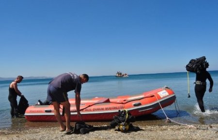 Denizde kaybolan genci arama çalışmaları devam ediyor