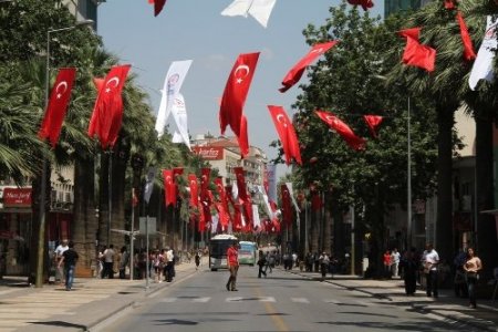 Denizli Türk bayrakları ile donatıldı