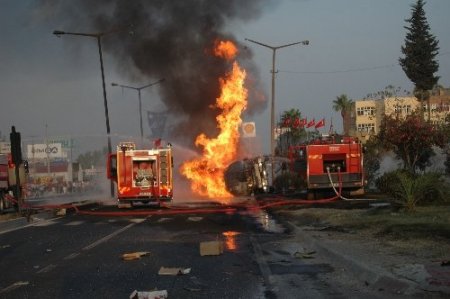 Devrilen tanker alev topuna döndü: 3 yaralı