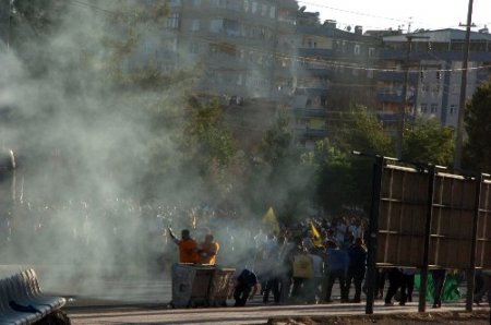 Diyarbakır'da BDP yürüyüşünde olaylar çıktı