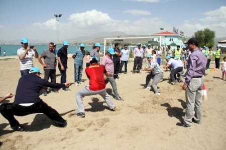 Doktorlar, şenlikle stres attı