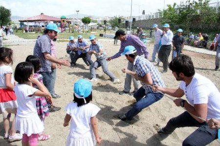 Doktorlar, şenlikle stres attı