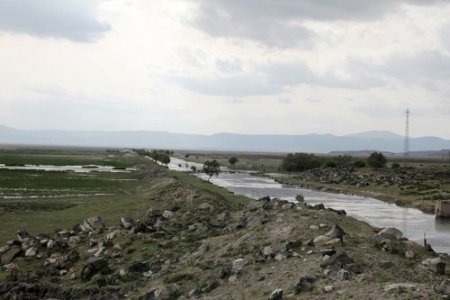 Drenaj kanalları Sultansazlığı’nda kuraklık tehlikesi oluşturuyor