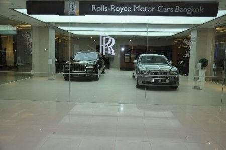 Dünyanın ilk Rolls-Royce butik sergisi açıldı