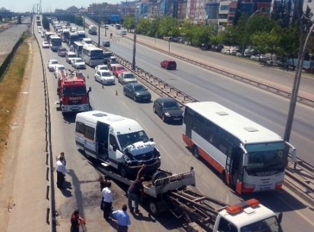 Durakta zincirleme kaza: 7 yaralı