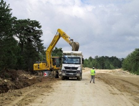 Eflani-Pınarbaşı arasında yol çalışması devam ediyor