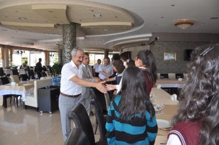 Ekinci Ticaret Meslek Lisesi öğrencileri ile yemekte bir araya geldi