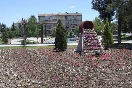 Elazığ'da parklar yaza hazırlanıyor