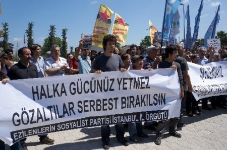 Emniyet önünde gözaltı protestosu