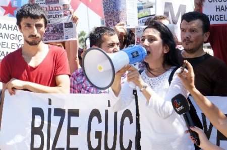 Emniyet önünde gözaltı protestosu