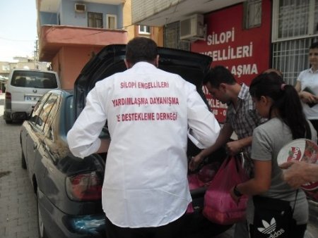 Engelli kız çocuğu için yardım topladılar