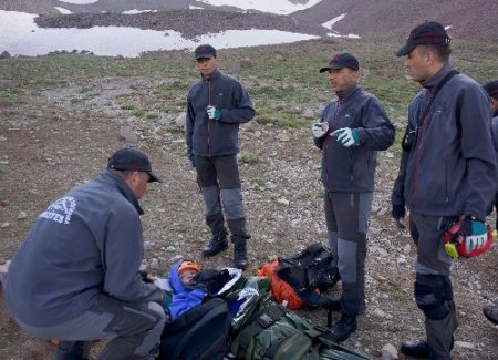 Erciyes’teki yaralı kadın dağcıyı JAK timi kurtardı