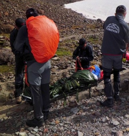 Erciyes’teki yaralı kadın dağcıyı JAK timi kurtardı