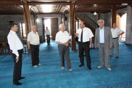 Eski bakanlarından Sadi Somuncuoğlu’ndan Somuncu baba Külliyesi'ne ziyaret