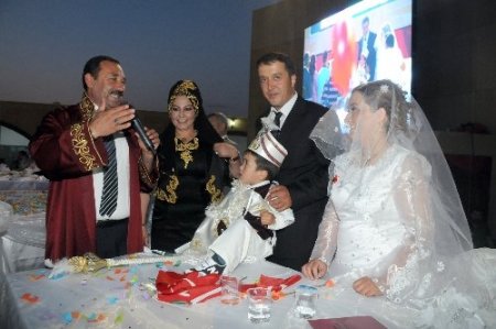 Etimesgut’ta sünnet ve nikah sevinci bir arada yaşandı