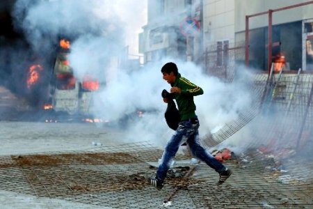 Eylemcilerin taş atmasıyla bir müdahale daha yapıldı