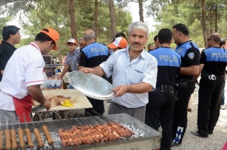 'Farklılıklarımız Zenginliklerimizdir Projesi' ile 200 aile piknikte buluştu