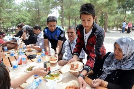 'Farklılıklarımız Zenginliklerimizdir Projesi' ile 200 aile piknikte buluştu