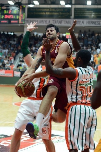 Galatasaray Medical Park’ı 86-85 yenen Banvit, seride durumu 3-1’e getirdi