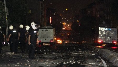 Gazi Mahallesi'nde Gezi Parkı olayları devam ediyor