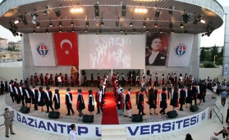 Gaziantep Üniversitesi 90 tıp mezunu verdi