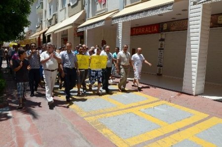 Gezi Parkı eylemleri sonrasında işleri bozulan esnaf kepenk kapattı