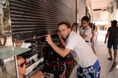 Gezi Parkı eylemleri sonrasında işleri bozulan esnaf kepenk kapattı