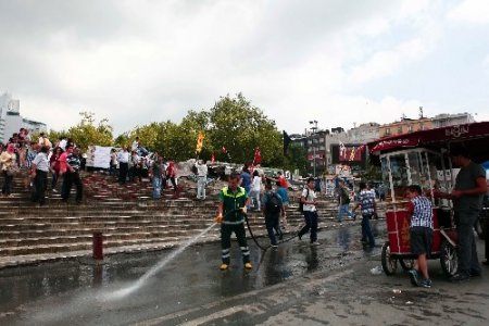 Gezi Parkı temizleniyor