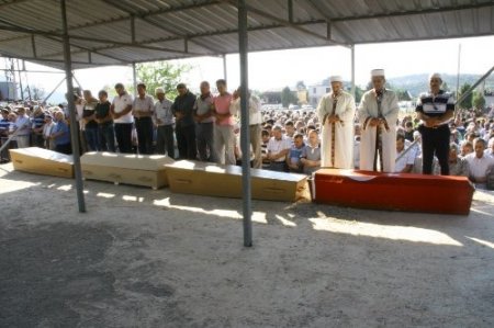 Gülnar Taşoluk Köyünde 4 ayrı cenaze namazı kılındı