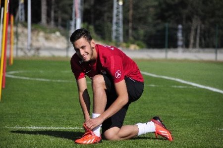 Hakan Çalhanoğlu, Almanya 3. Ligi'nde yılın oyuncusu seçildi