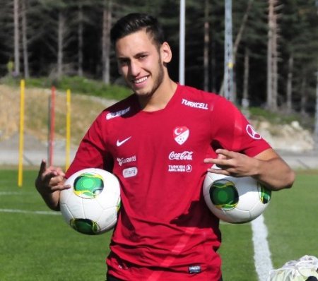 Hakan Çalhanoğlu, Almanya 3. Ligi'nde yılın oyuncusu seçildi