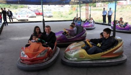 Hami-Yet çocukları lunaparkta gönüllerince eğlendi