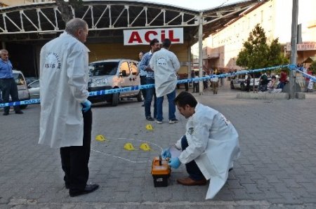 Hastane önünde çıkan kavgada bir kişi silahla yaralandı