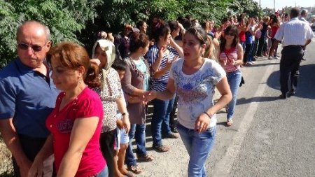 Hatay’da insan zinciri oluşturuldu