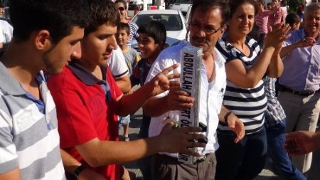 Hatay’da insan zinciri oluşturuldu