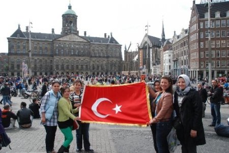 Hollandalı Türkler, Türkiye'deki olayların bir önce durmasını istiyor