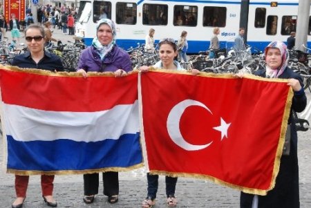 Hollandalı Türkler, Türkiye'deki olayların bir önce durmasını istiyor