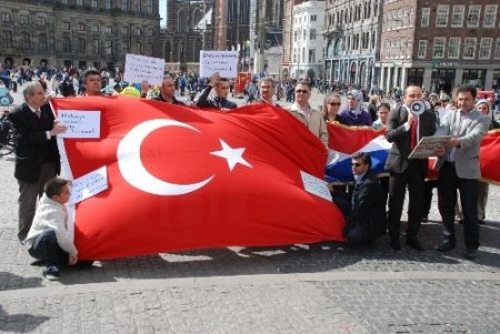 Hollandalı Türkler, Türkiye'deki olayların bir önce durmasını istiyor